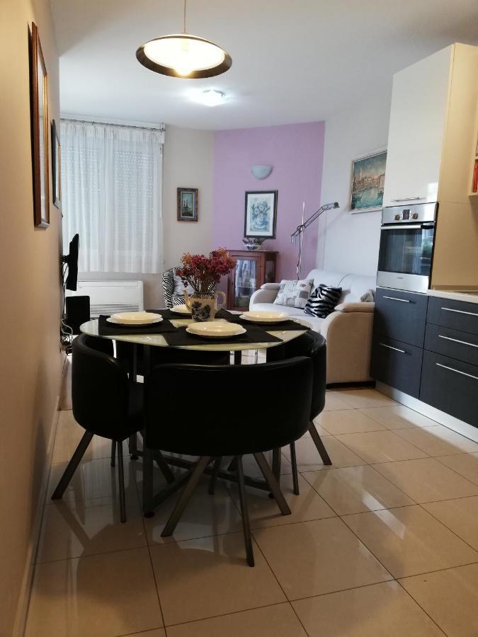 Near Beach Apartment Reno With Private Parking Split Exterior foto