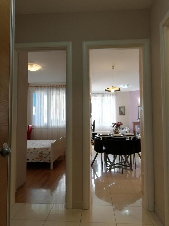 Near Beach Apartment Reno With Private Parking Split Exterior foto