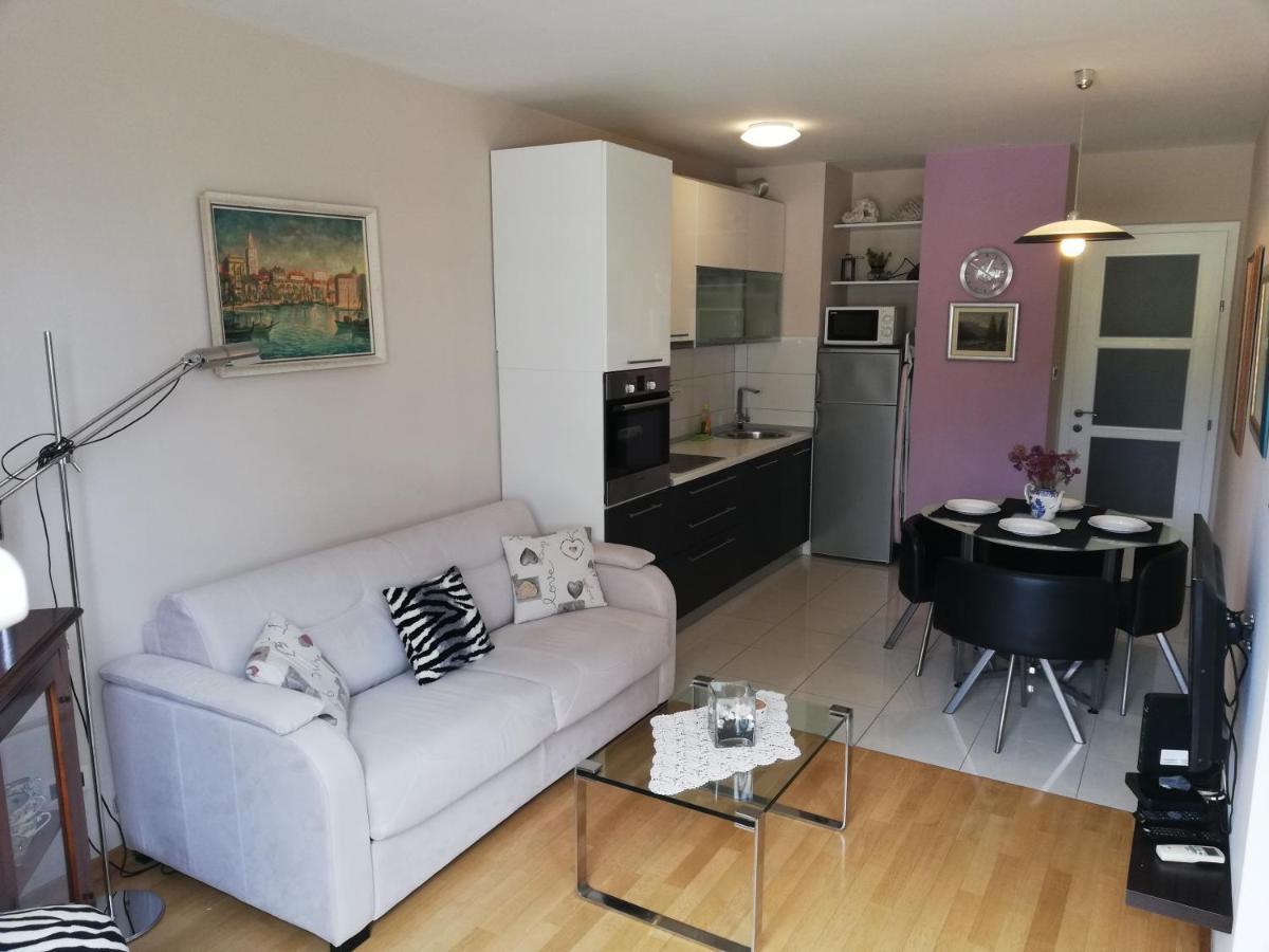 Near Beach Apartment Reno With Private Parking Split Exterior foto