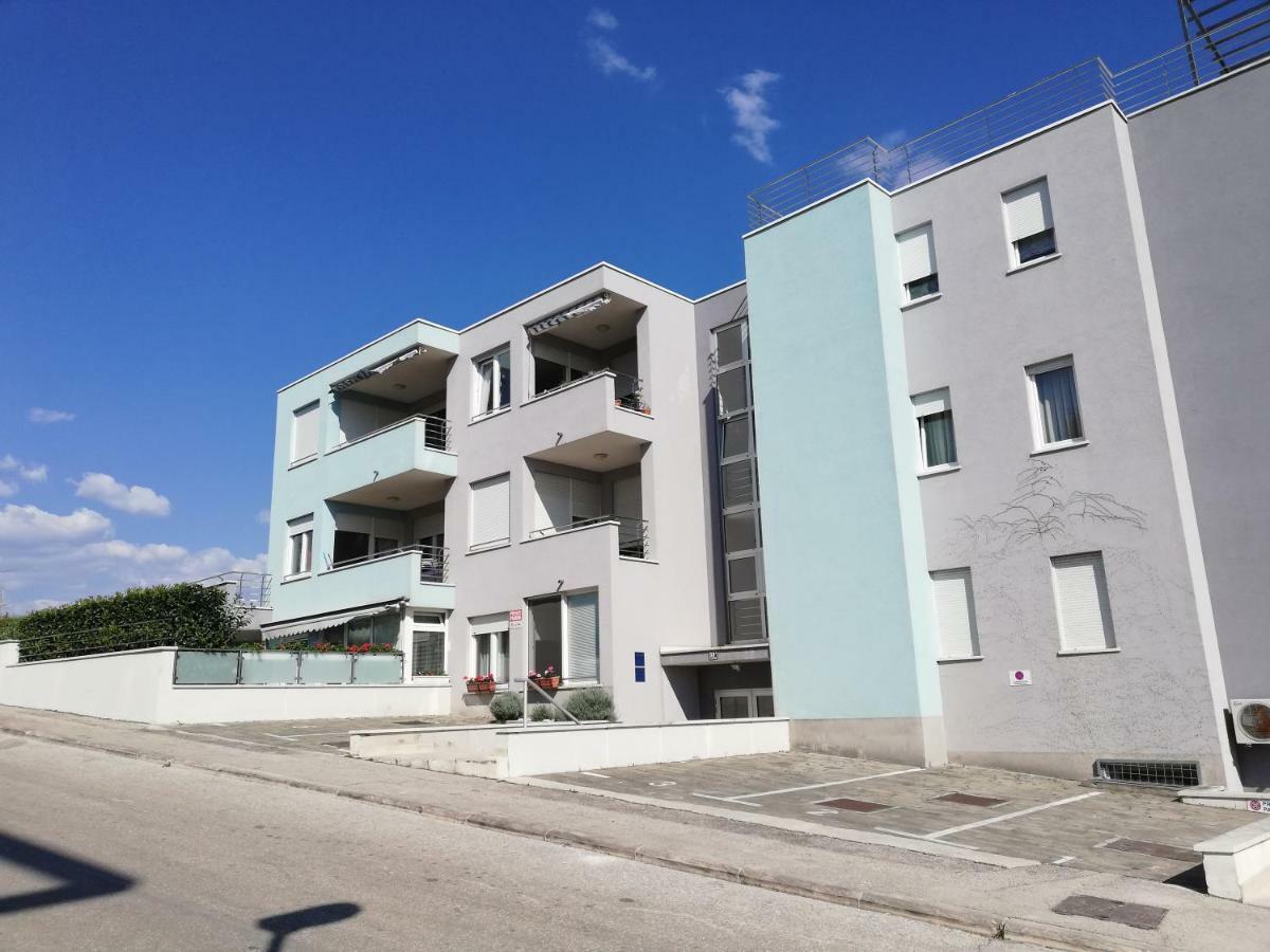 Near Beach Apartment Reno With Private Parking Split Exterior foto